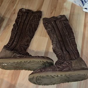 Knitted brown zip up uggs, super comfy and soft, size 8